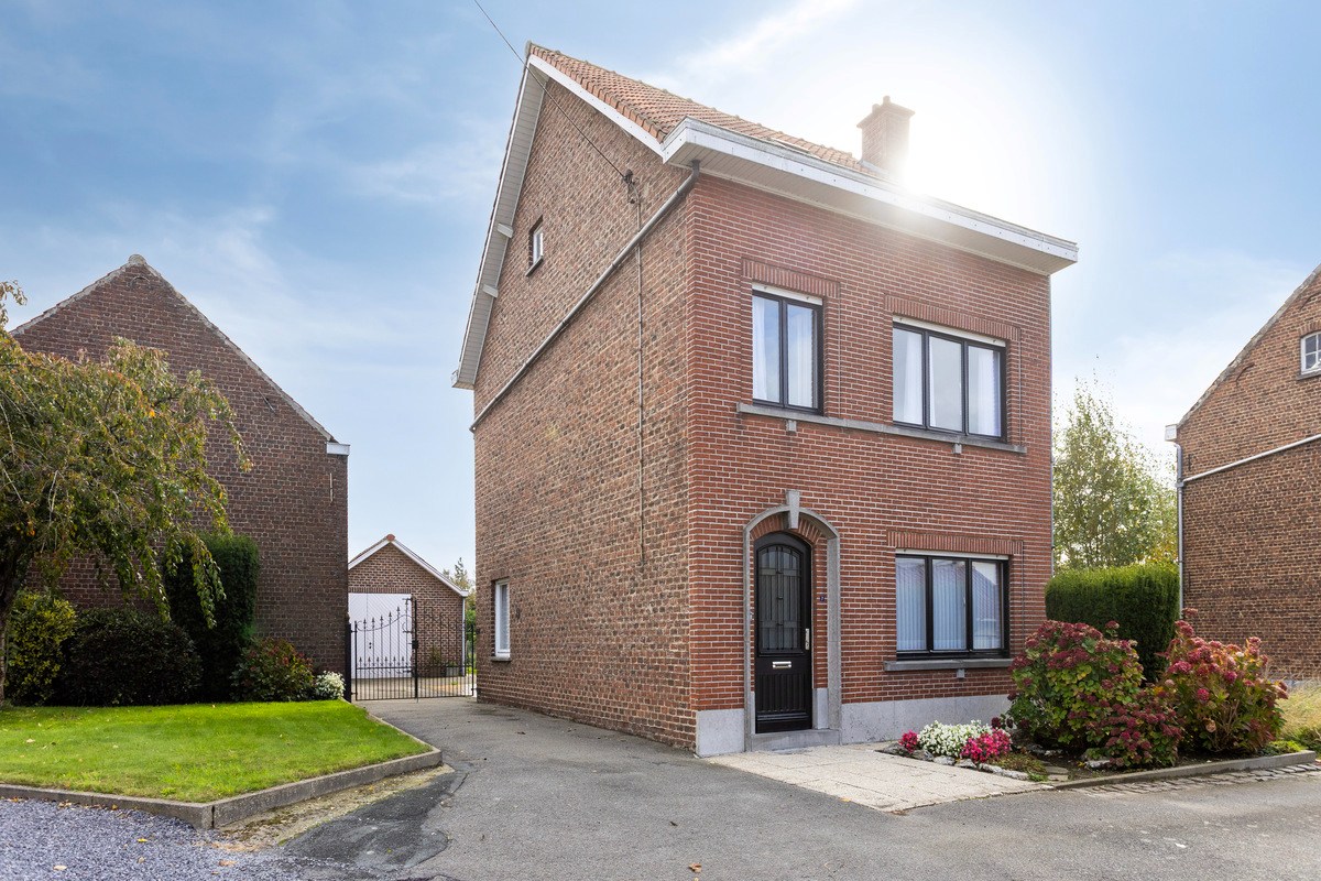 Woning met 5 slaapkamers en grote tuin. 