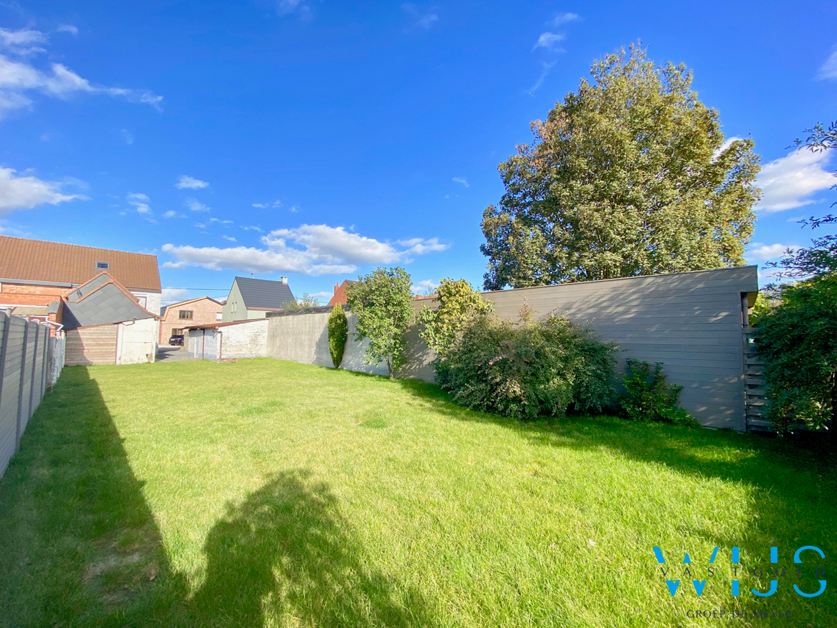 Op te frissen woonhuis op een mooi perceel te Ertvelde ! 