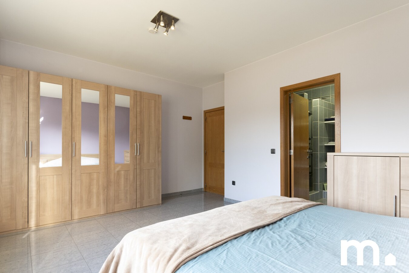 Unieke Villa te Roeselare op 1941m² en 381m² bewoonbare oppervlakte! 