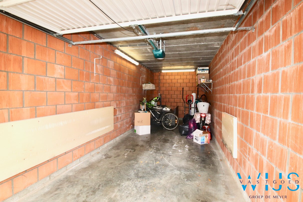 GELIJKVLOERS appartement met 2 slaapkamers &amp; garage te Ertvelde! 