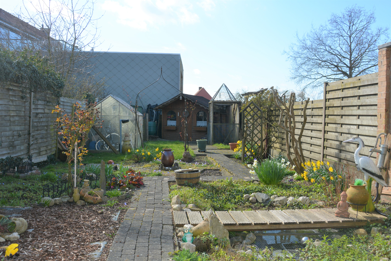 Woning met tuin langs het kanaal 