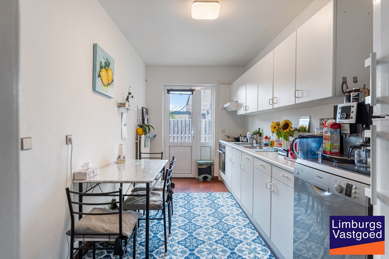 Commercieel uitstekend gelegen investeringspand bestaande uit winkel + duplex 