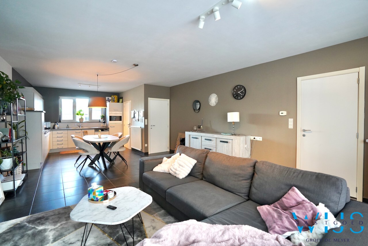 Instapklaar &amp; energiezuinig appartement in HET centrum van Ertvelde ! 