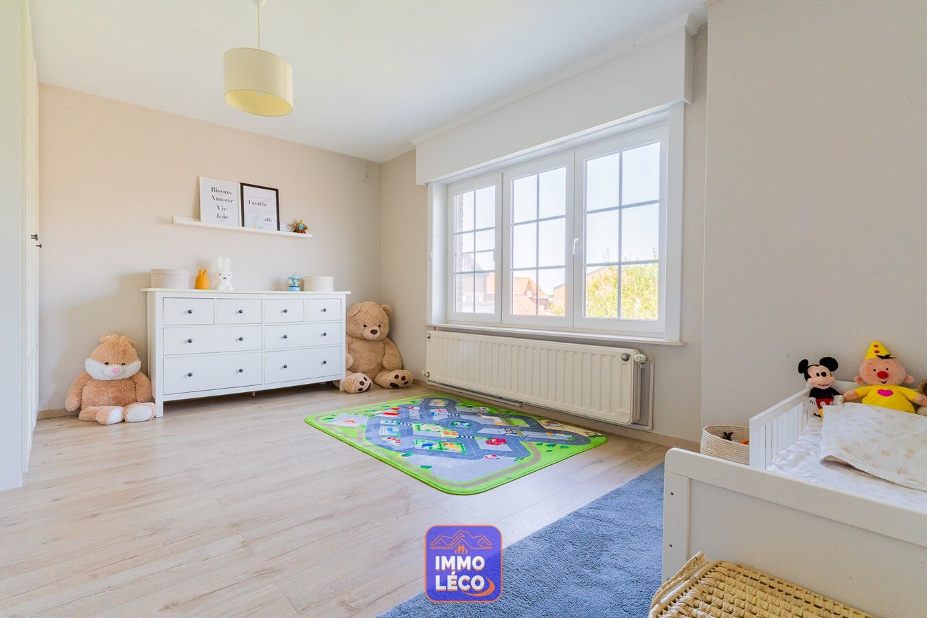 Superbe 3 façades avec jardin, garage, parking 4 voitures. COUP DE COEUR ! 