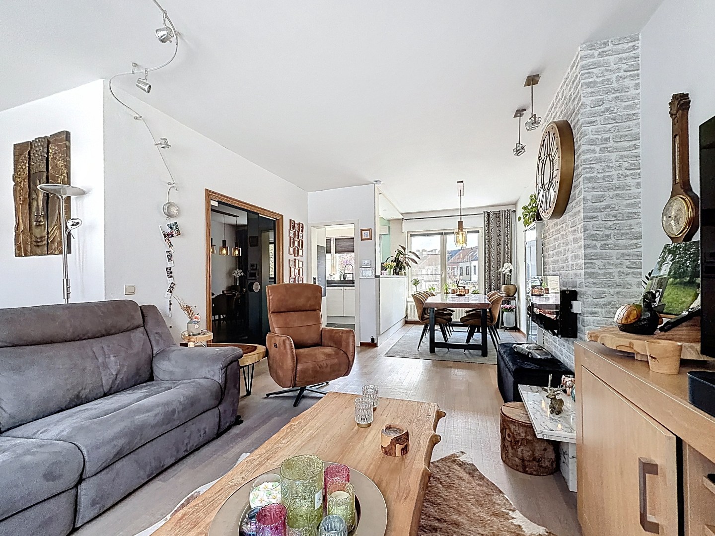 Instapklare bel-etage woning met mooi aangelegde tuin in Merksem 