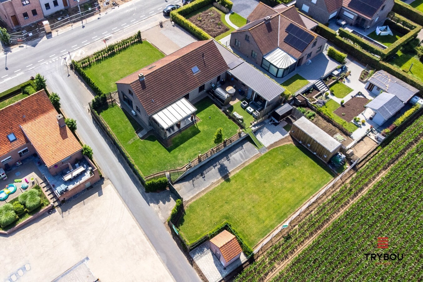 Gerenoveerde landelijke woning op een perceel van 1396m² met prachtige verzichten! 