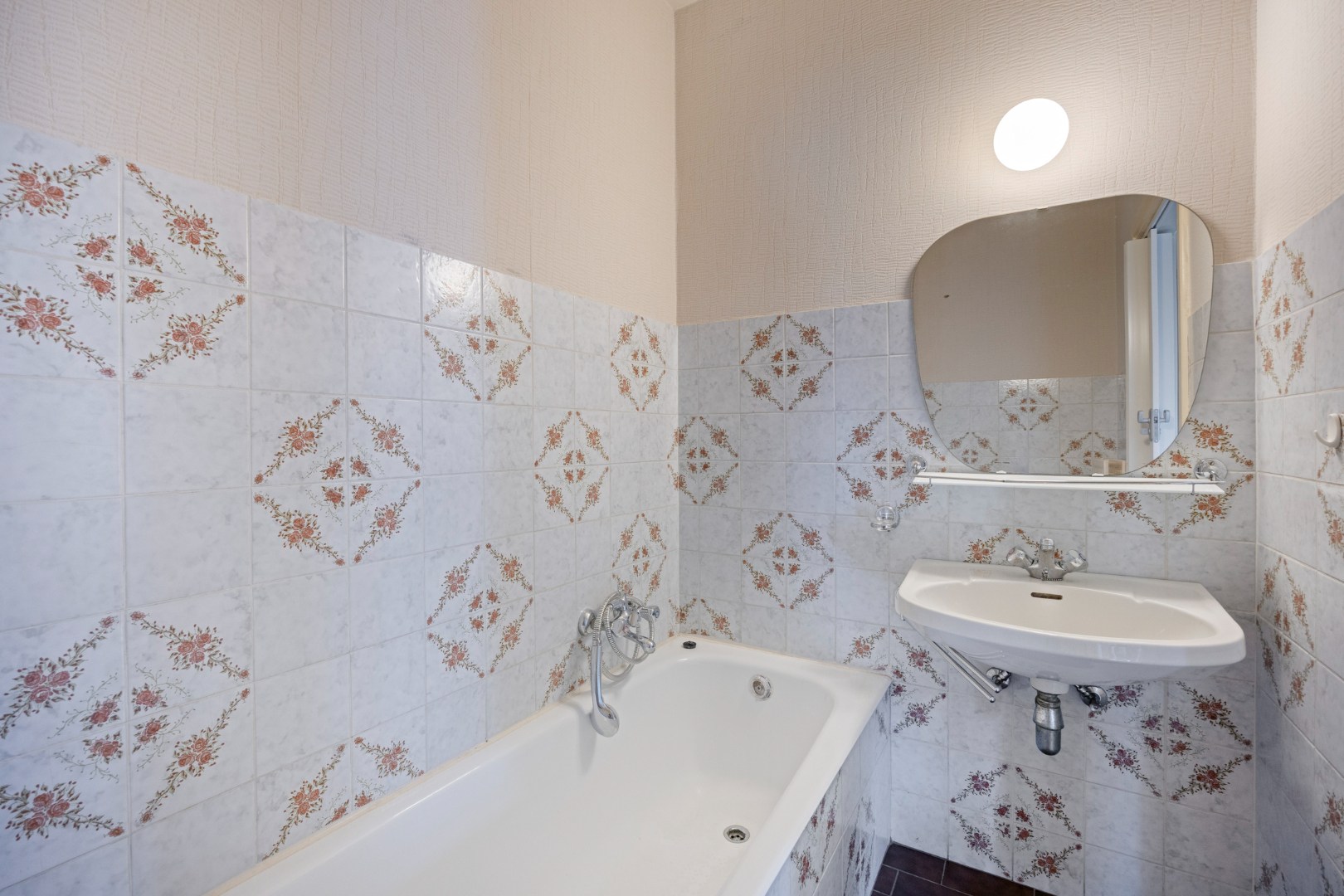 Gelijkvloers appartement met 2 slpk. en tuin in Geel 