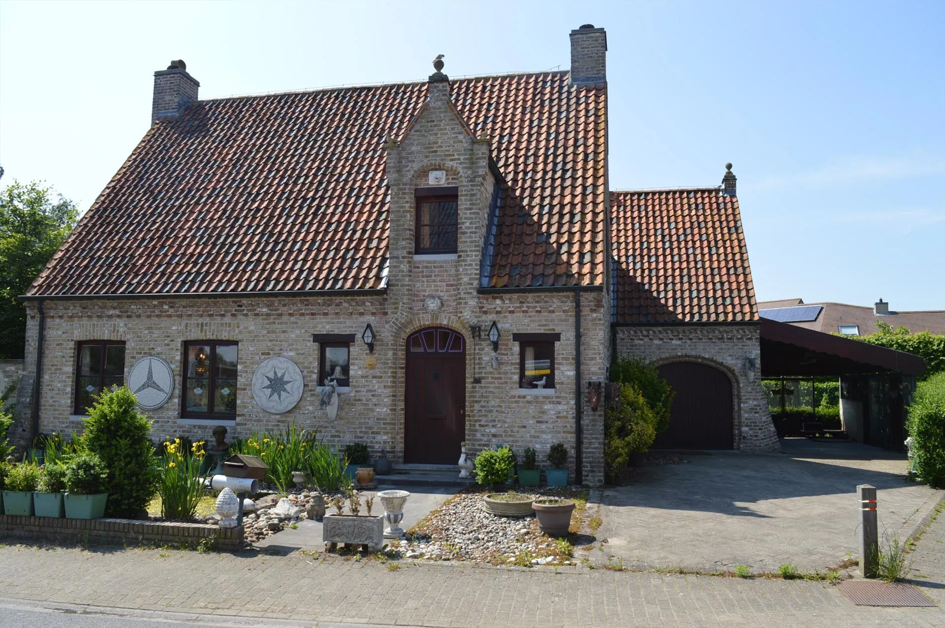 Zeer mooie alleenstaande villa met 4 slaapkamers gelegen te Koekelare