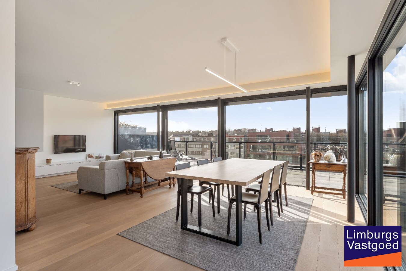 Exclusief penthouse met ruim terras, 2 slpk, dubbele autostaanplaats, centrum Genk 