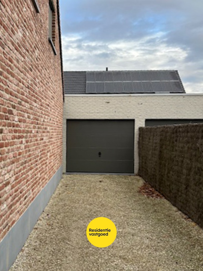 Open bebouwing met 3 slaapkamers en garage in Oudenburg 
