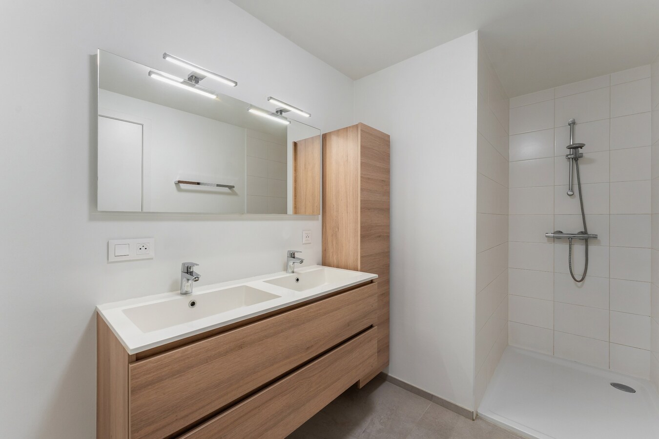 Recent, lichtrijk appartement met 2 slaapkamers 