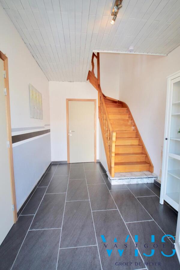 Gerenoveerd (2017) en gezellig woonhuis in hartje Ertvelde. 