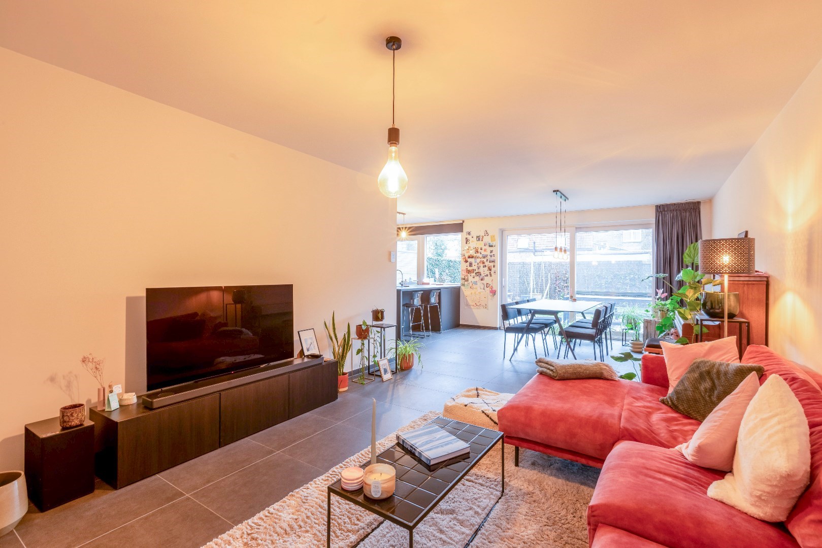 Instapklare  energiezuinige woning met tuin en parking 