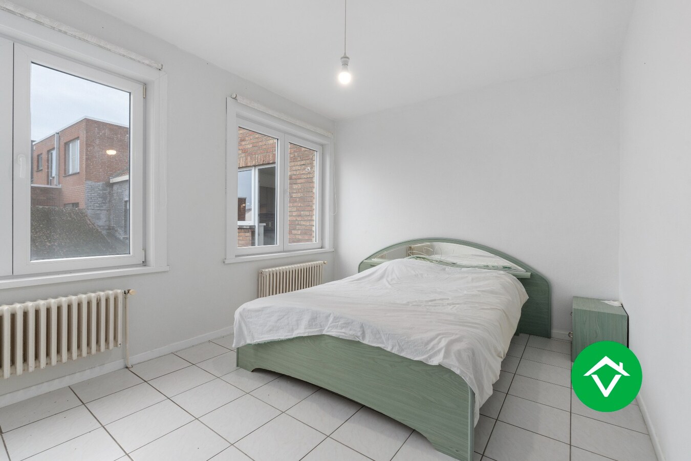 Veelzijdig handelspand met woonst en twee verhuurde appartementen in centrum Aartrijke 