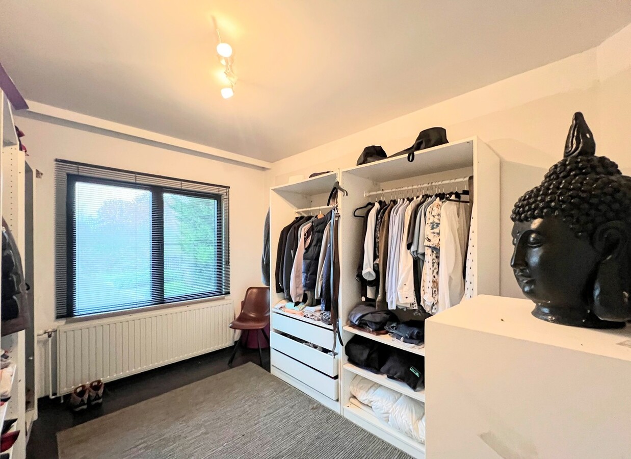 Gerenoveerde, instapklare woning op perceel van 1529m² midden in het groen 