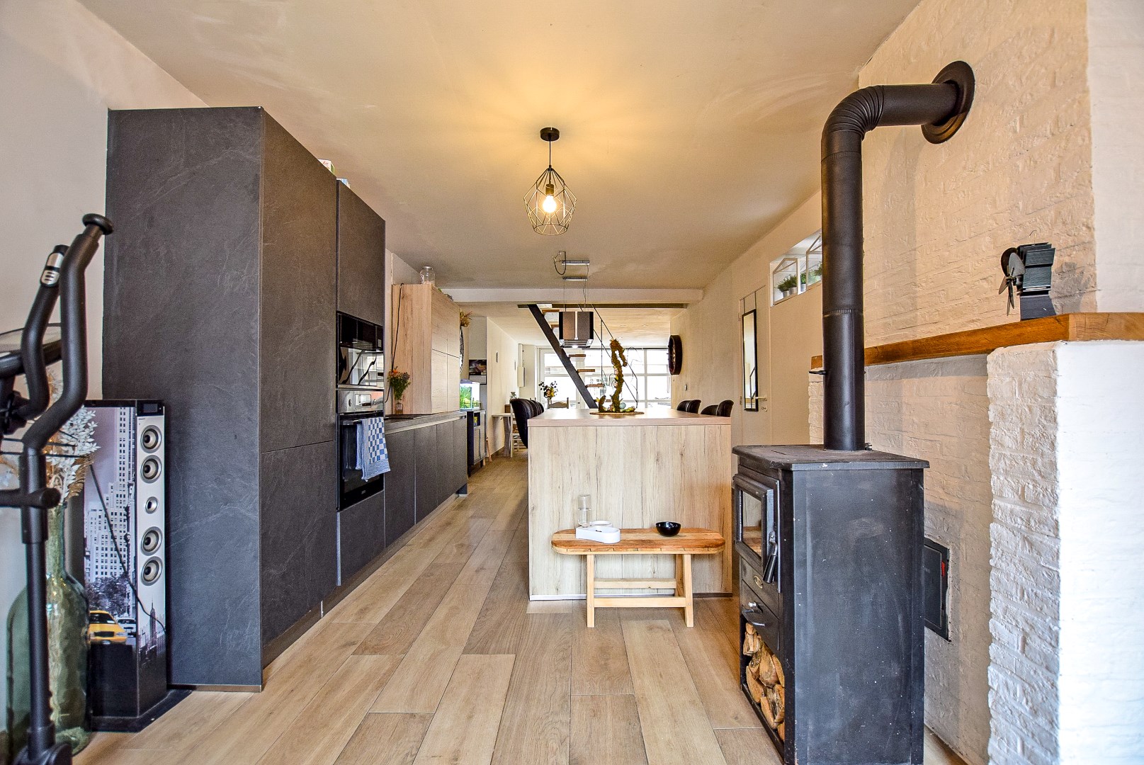 Instapklare rijwoning met 3 slaapkamers en tal van mogelijkheden. 