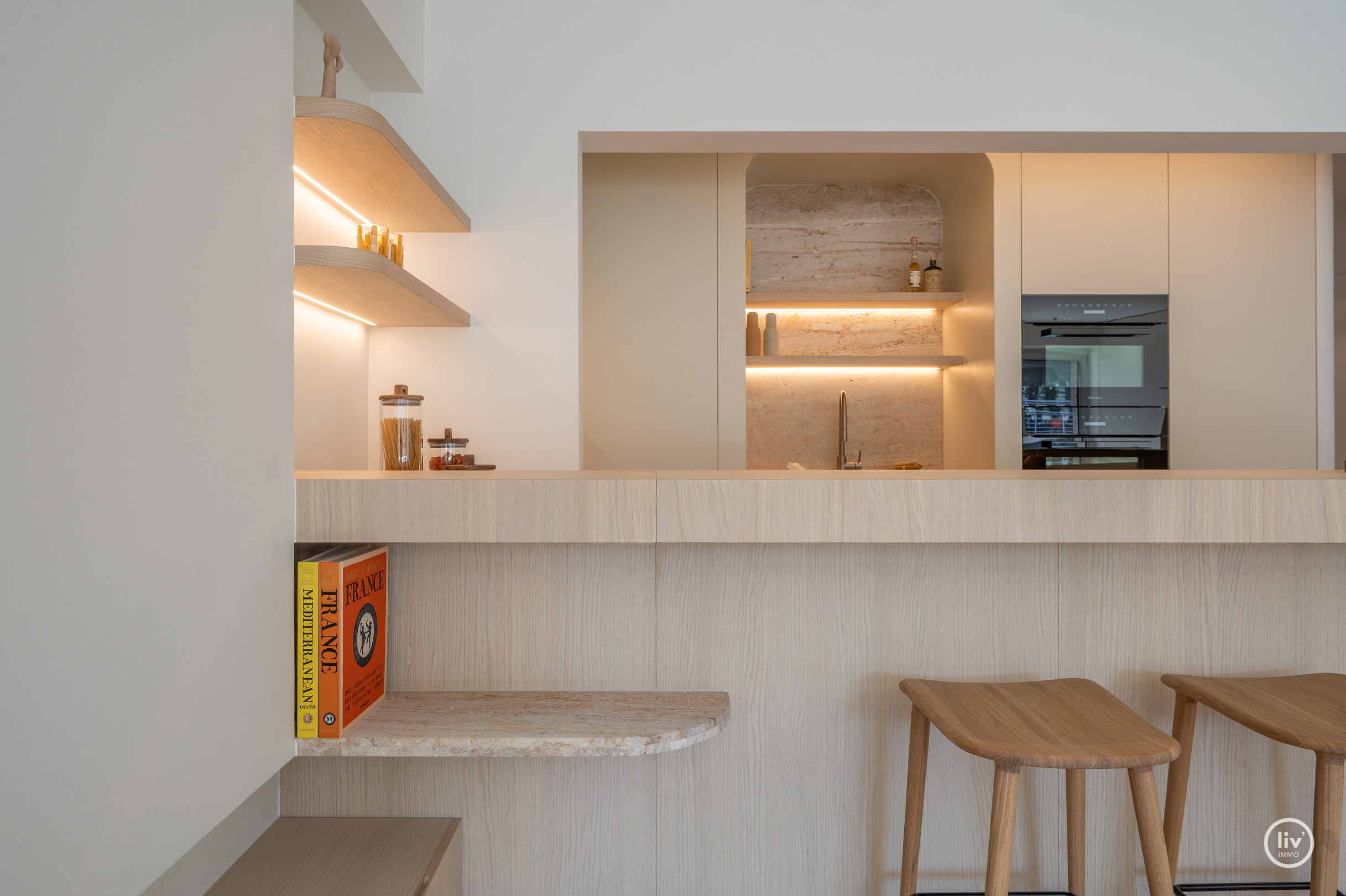 Appartement de plus de 3 chambres avec des finitions très luxueuses et possibilité de garage dans l'immeuble. 