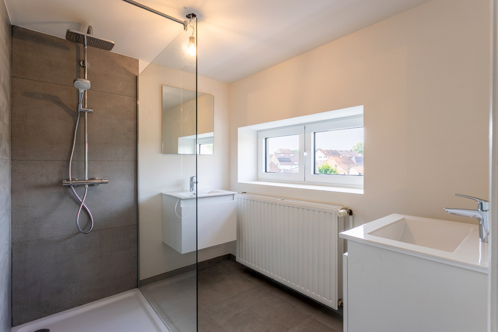 Instapklare woning (EPC:B) met 3 slpk, tuin en garage 