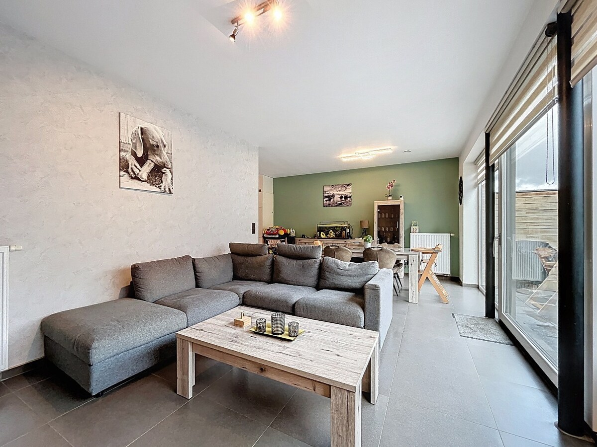 Recente (2017) gezinswoning met garage en tuin te Borsbeke 