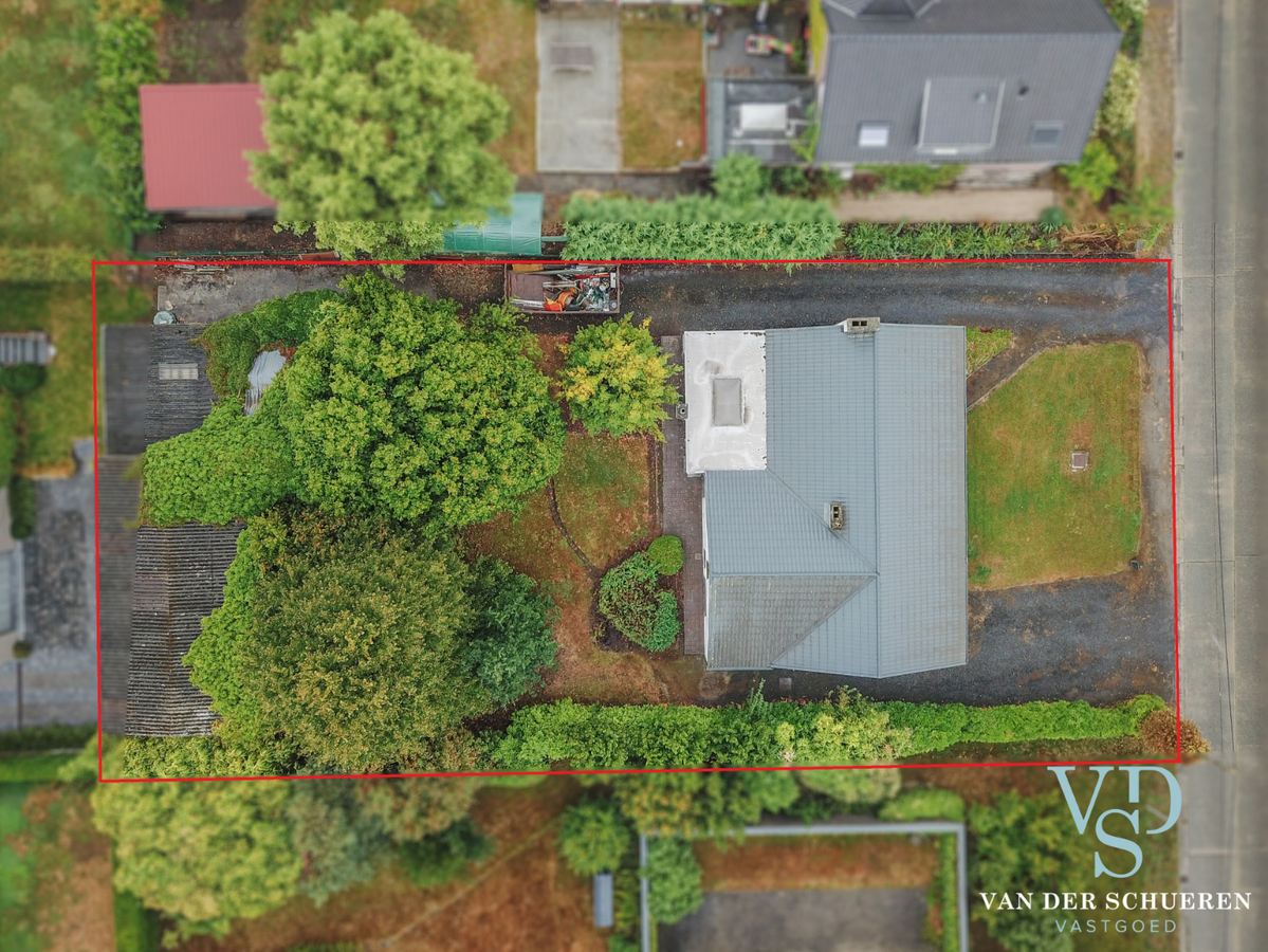 Bungalow met bijgebouw. 