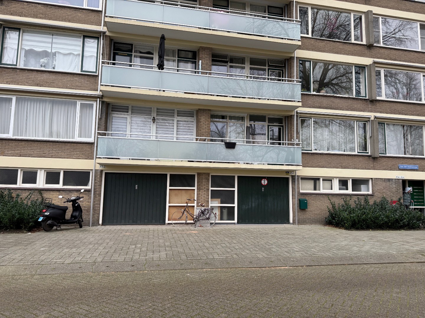 Garagebox gelegen in een appartementen complex op eigen grond. 