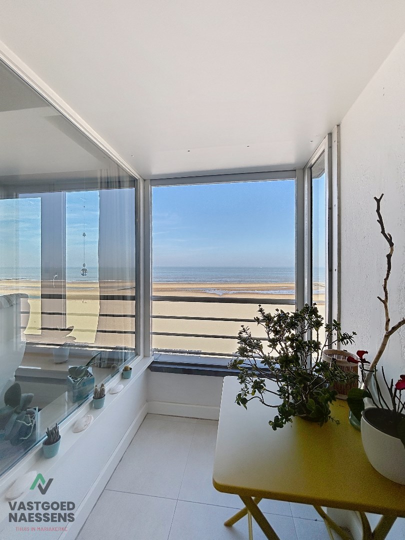 Magnifique appartement de 2 chambres avec vue sur la mer et terrasse. 