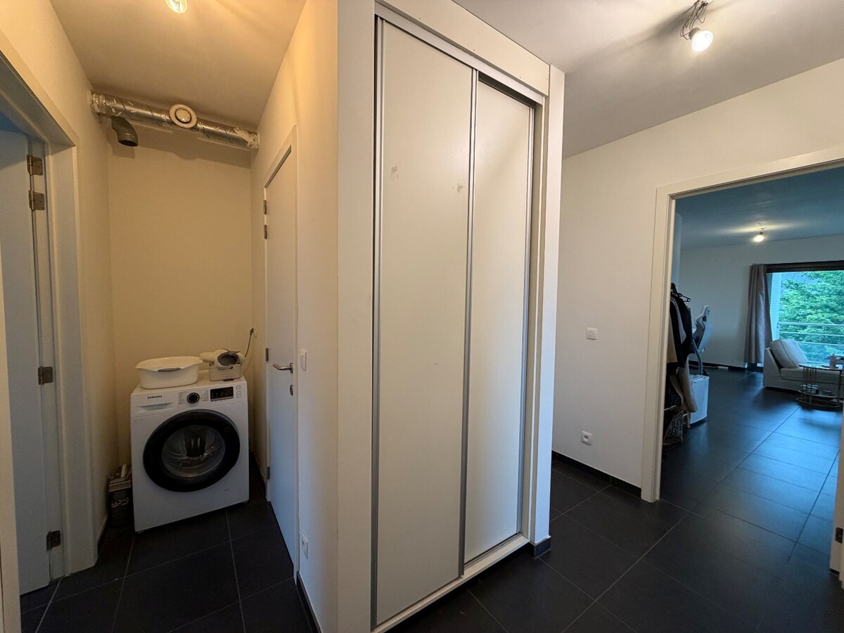 2 slpk-appartement nabij allerhande voorzieningen. 