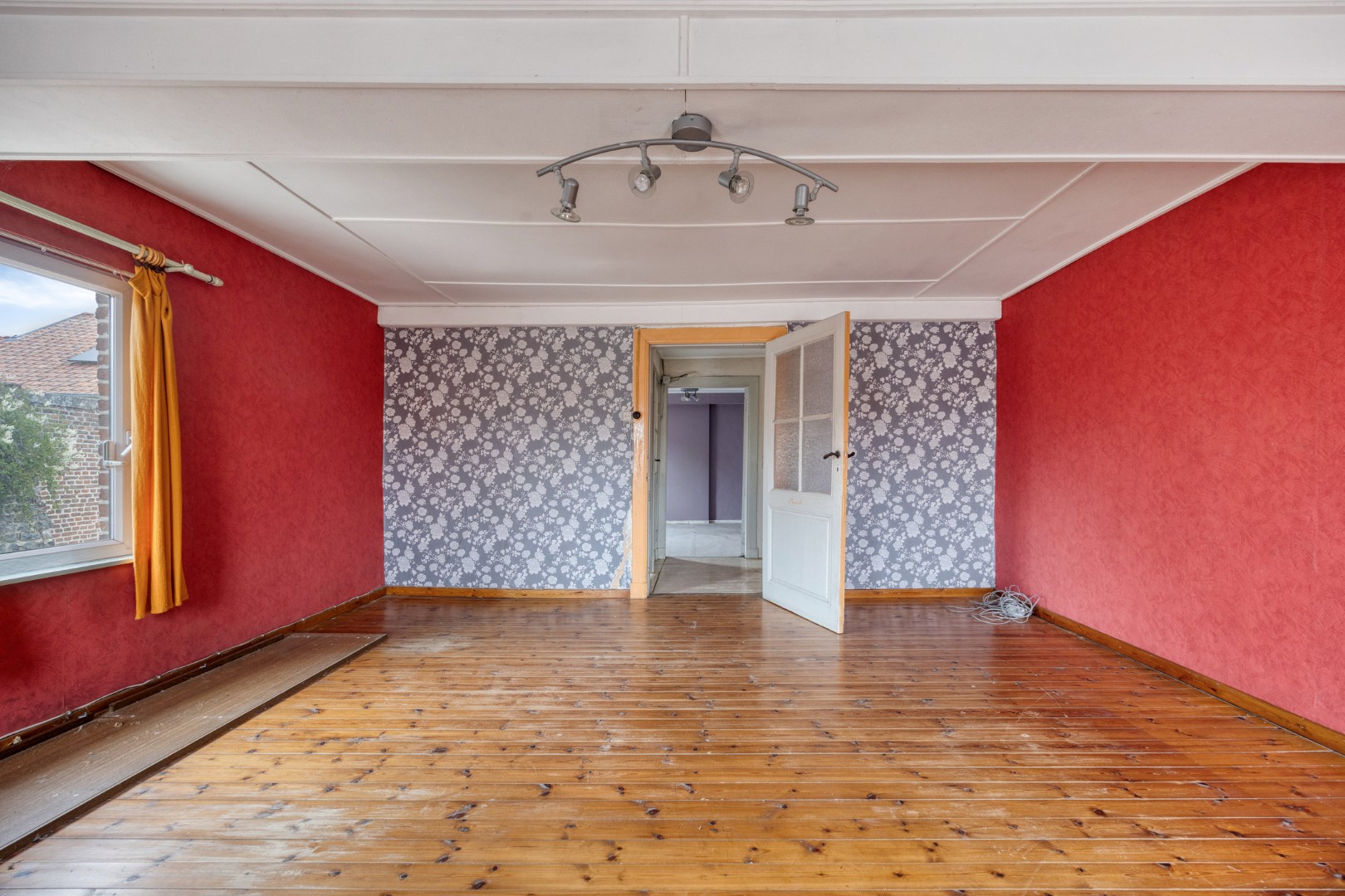 Slaapkamer 1 met doorgang nachthal