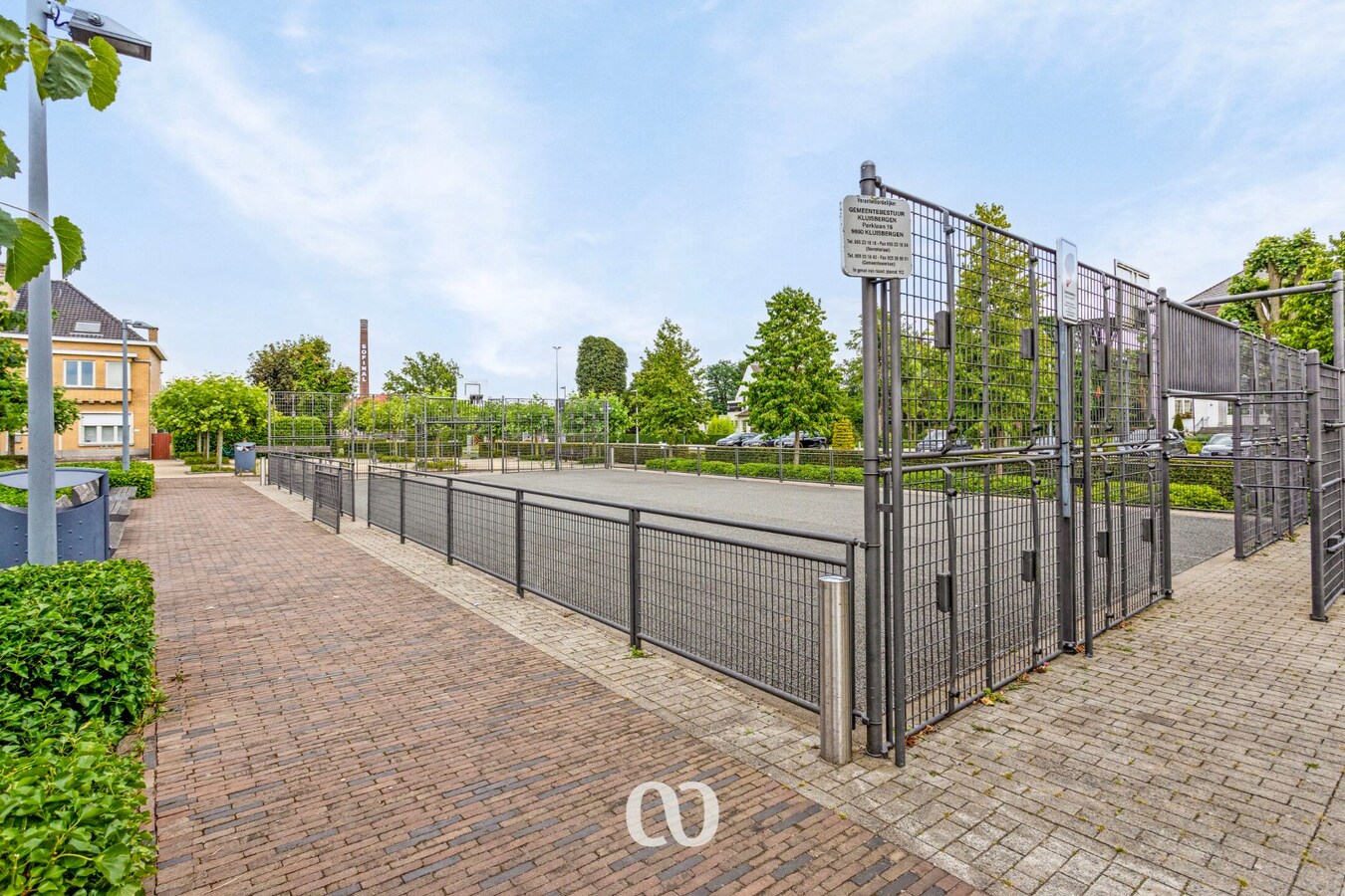 Op te knappen woning met 3 slaapkamer, oprit en garage op toplocatie 