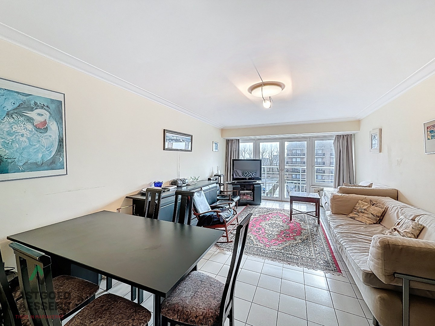 Prêt à emménager, appartement d'une chambre près de la digue. 