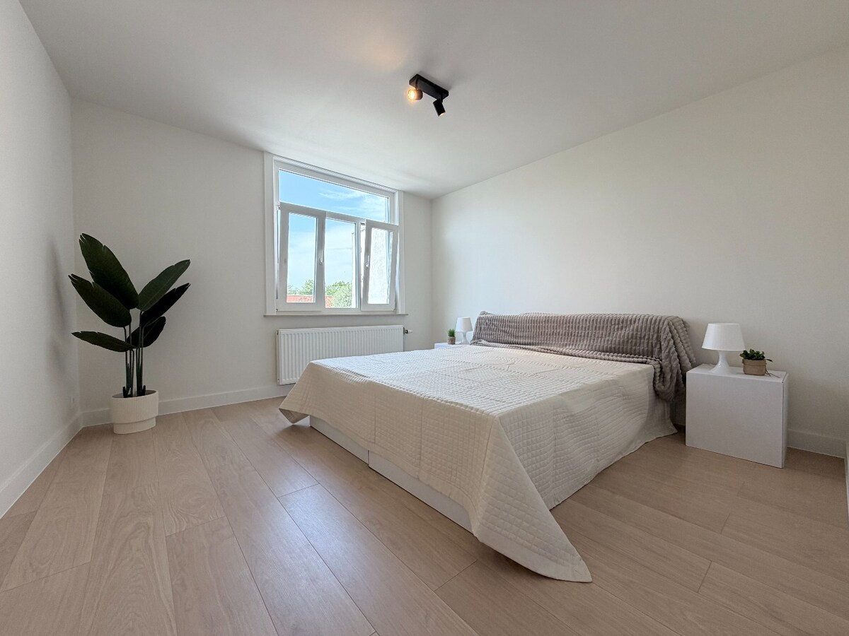Prachtige ruime woning met 4 slaapkamers en 2 badkamers ! *** NONO INSPIRED *** 