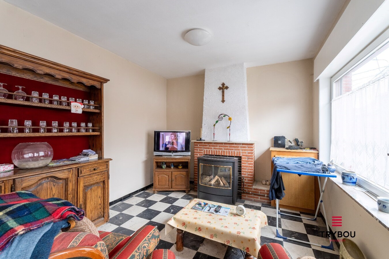 Ruime woning met loods en 4 garages – tal van mogelijkheden! 