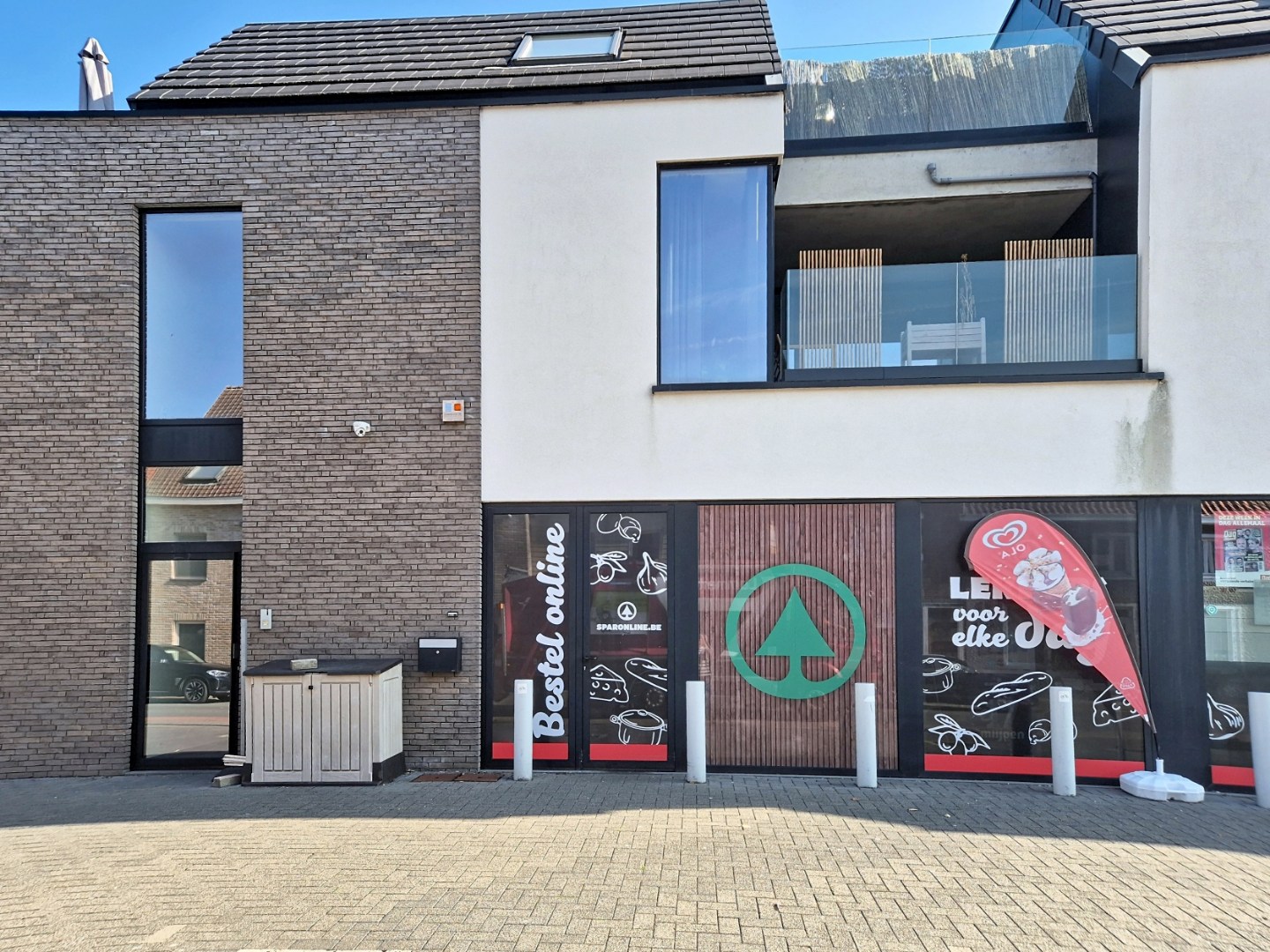 Modern appartement met 2 slaapkamer, terras en garage in Ursel 