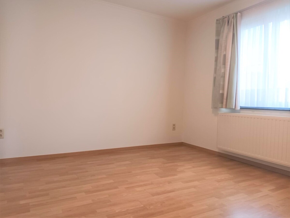 IN OPTIE - Gunstig gelegen appartement met 2 slaapkamers, gelegen in het centrum van Heusden-Zolder. 