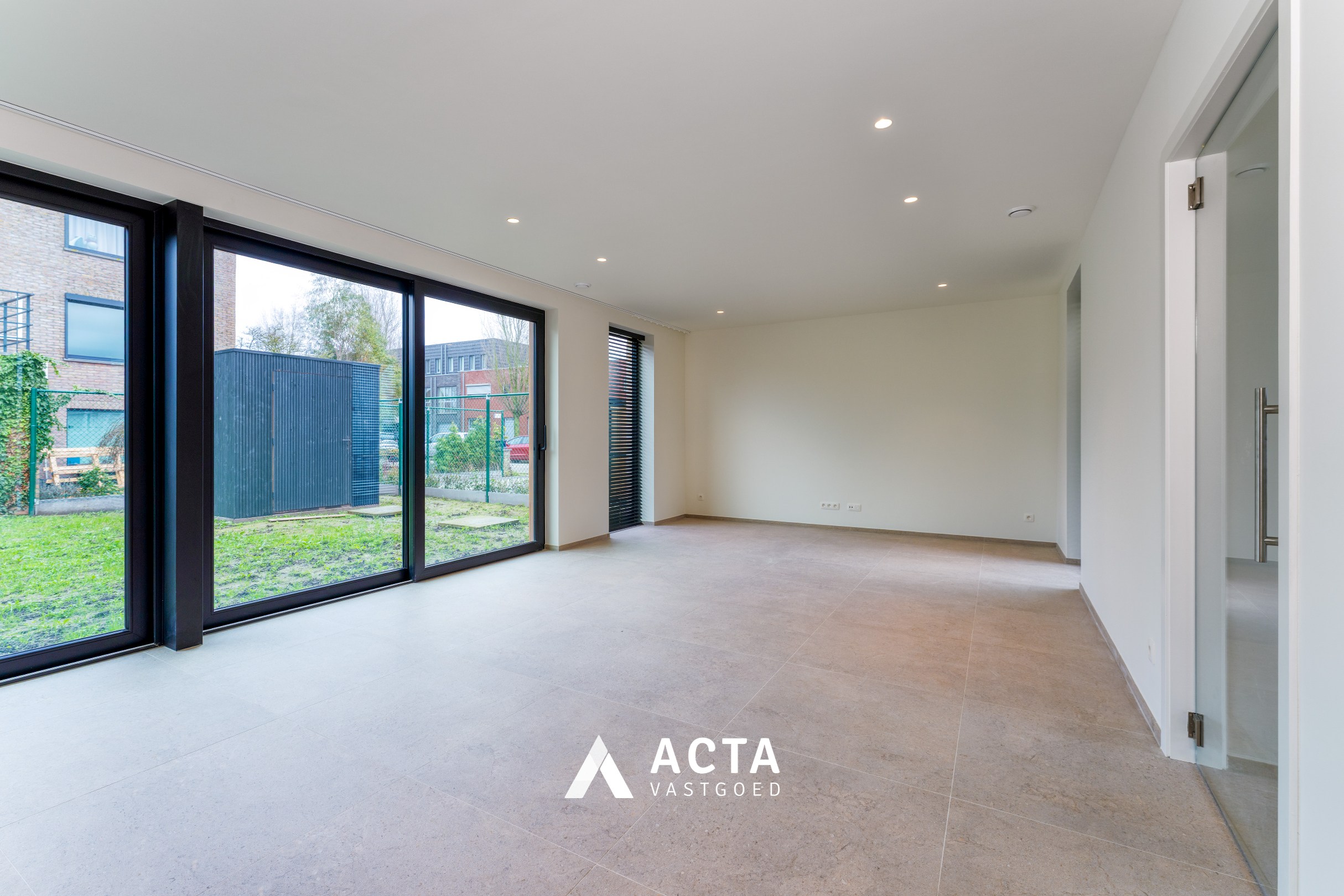 Nieuwbouwwoning met drie slaapkamers en tuin in hartje Mariakerke! 