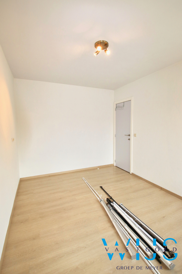 Instapklaar &amp; gezellig 3 slaapkamer appartement in hartje Zelzate! 