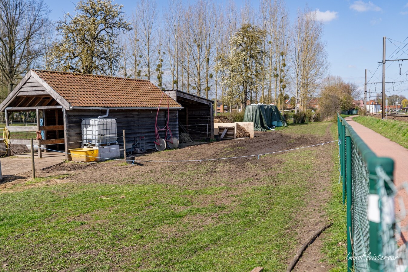 Charmante boerderij met piste en weides op ca. 59 are te Hoeselt 