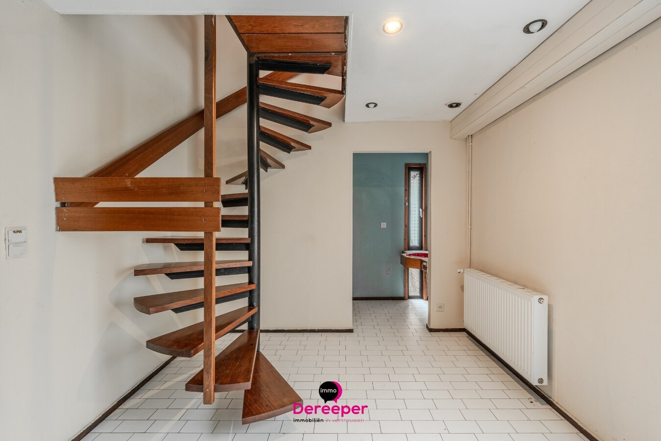 Ruim perceel van 955 m² met twee gekoppelde woningen – perfect voor kangoeroewonen in Gistel 