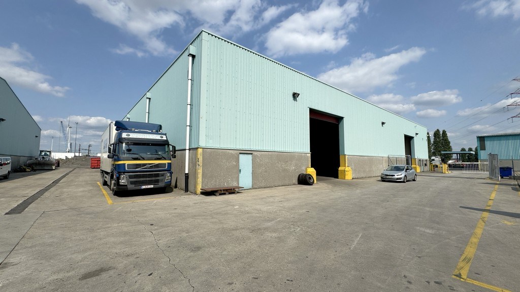 Loodsen te huur in haven van Antwerpen