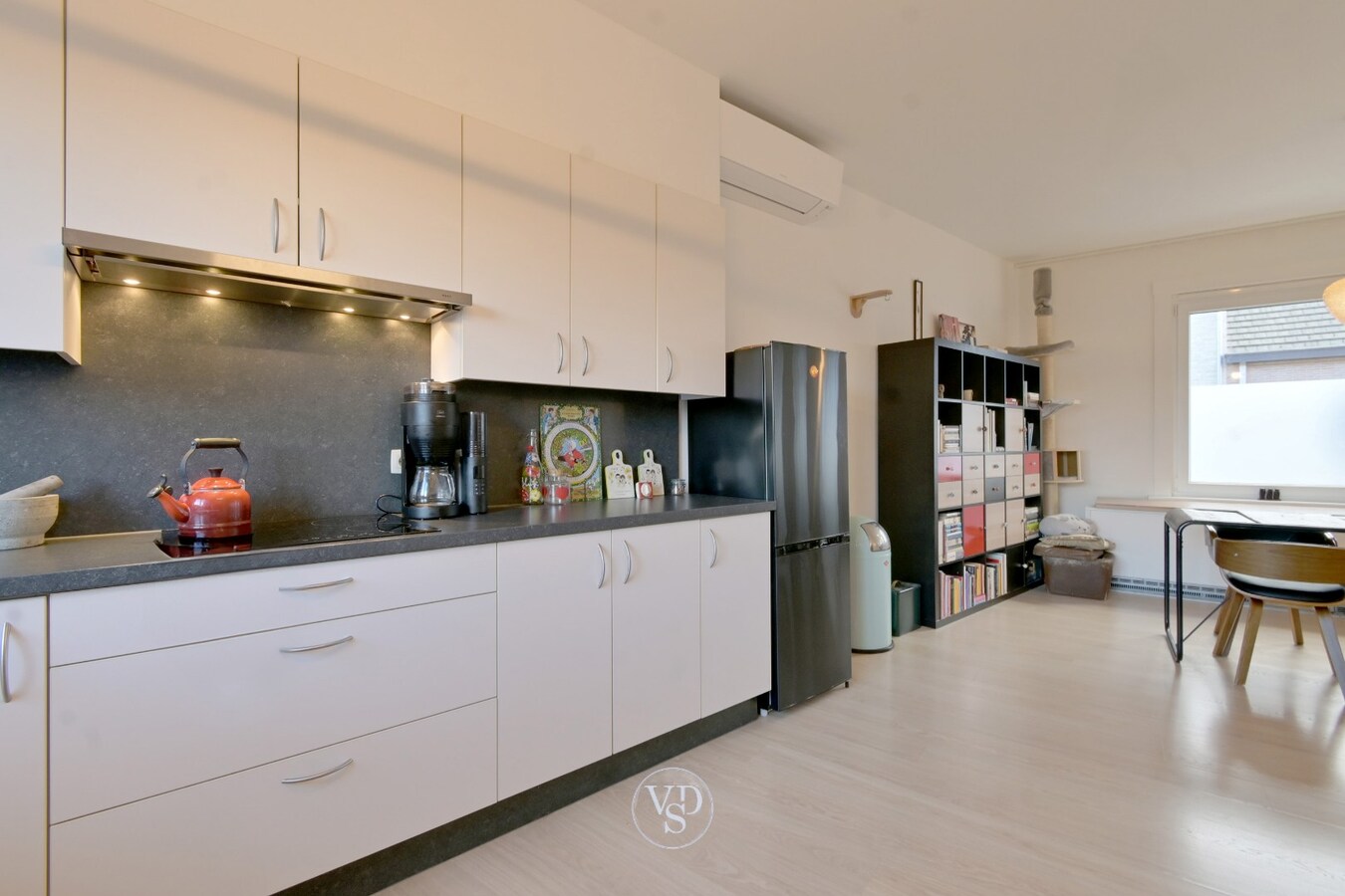 Exceptioneel ruim appartement in centrum Gavere. 