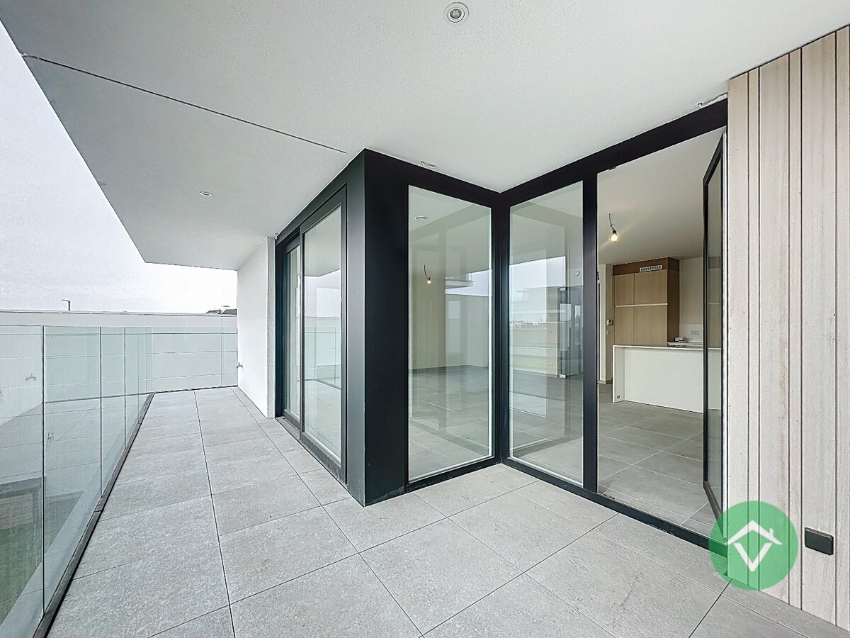 Wonen nabij jachthaven en zee - ruim appartement met terras en drie slaapkamers 