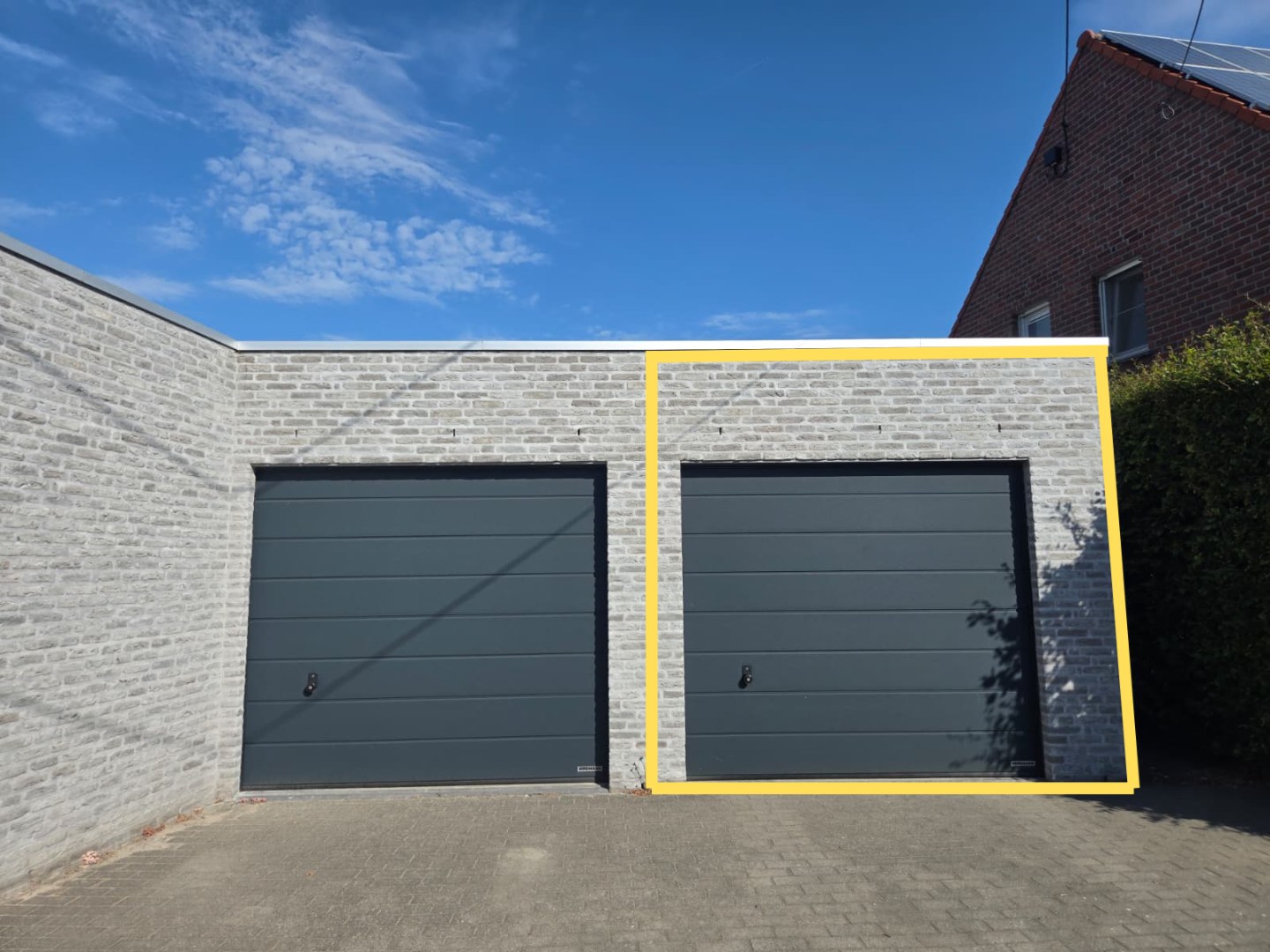 Ruime woning met tuin, drie slaapkamers en garage te Waregem 