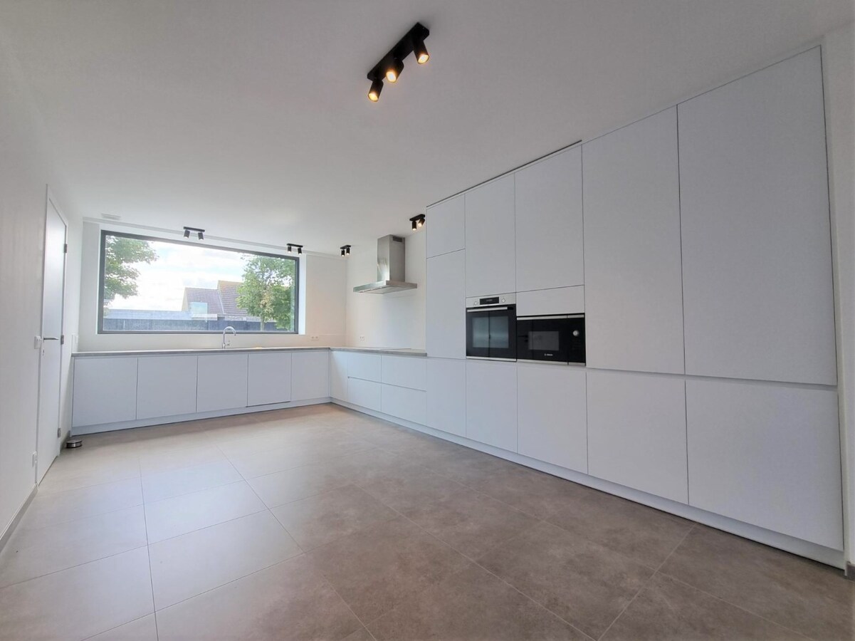 Nieuwbouwwoning met 4 slaapkamers te Ramskapelle 