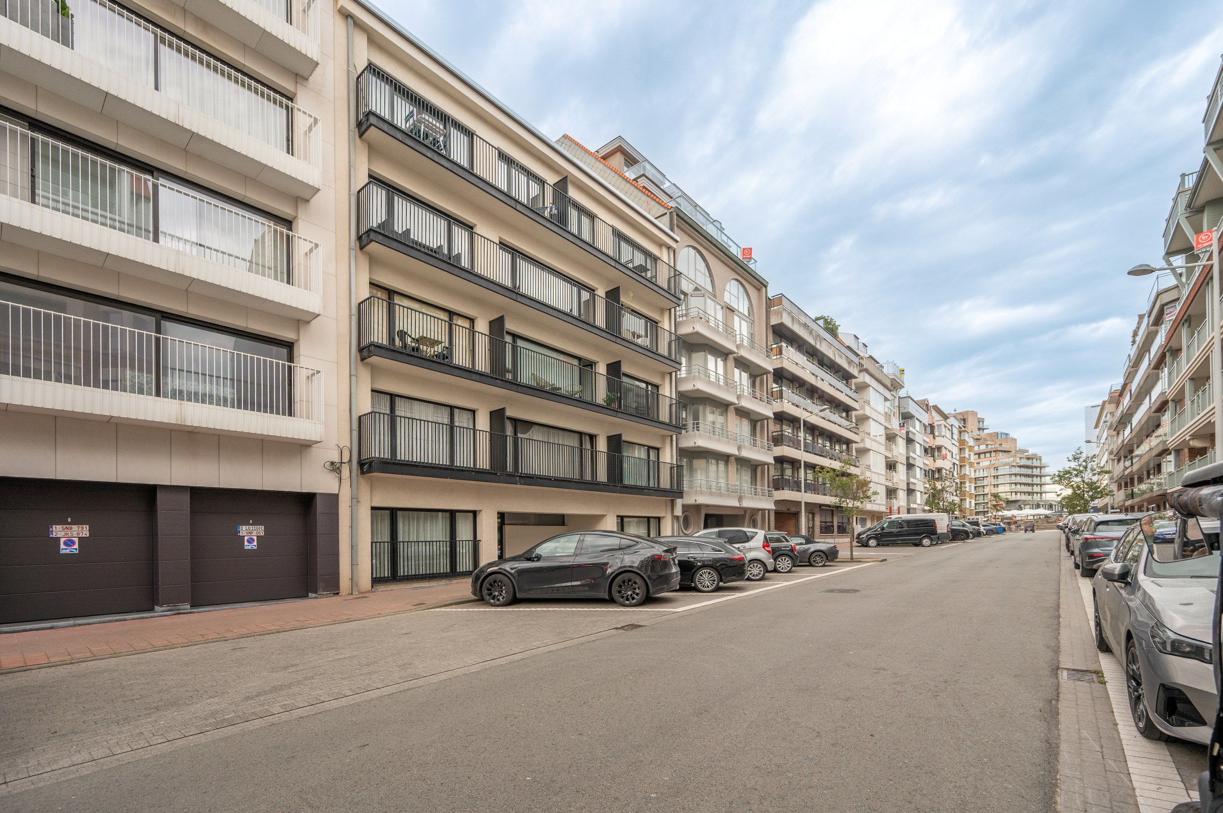 Belle studio prête à emménager avec terrasse à vendre dans le centre de Knokke, à distance de marche de la mer. 