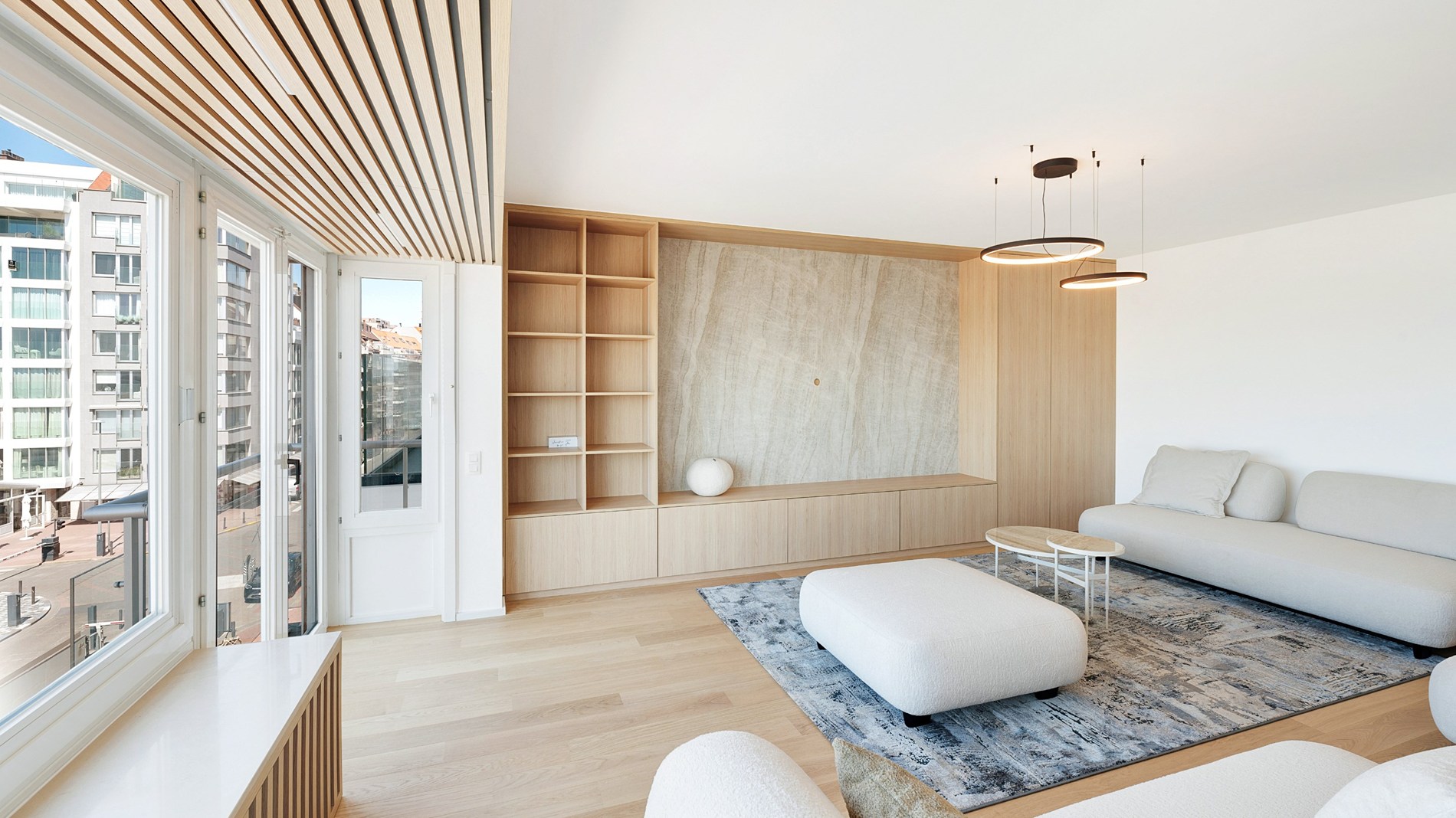 Exclusief ruim plateau-appartement met frontaal zeezicht aan het Rubensplein – met optie tot inpandige parking 