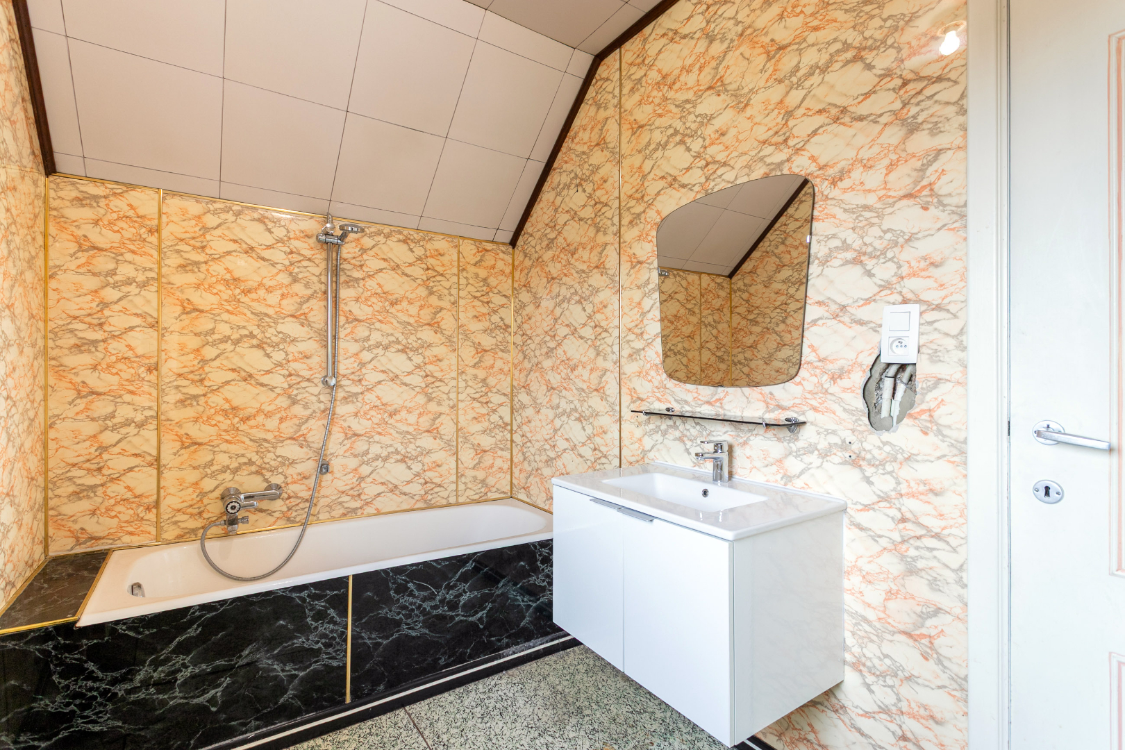 Ruime woning te Pajottegem met 4 slpks, garage en tuin op +-10a! 