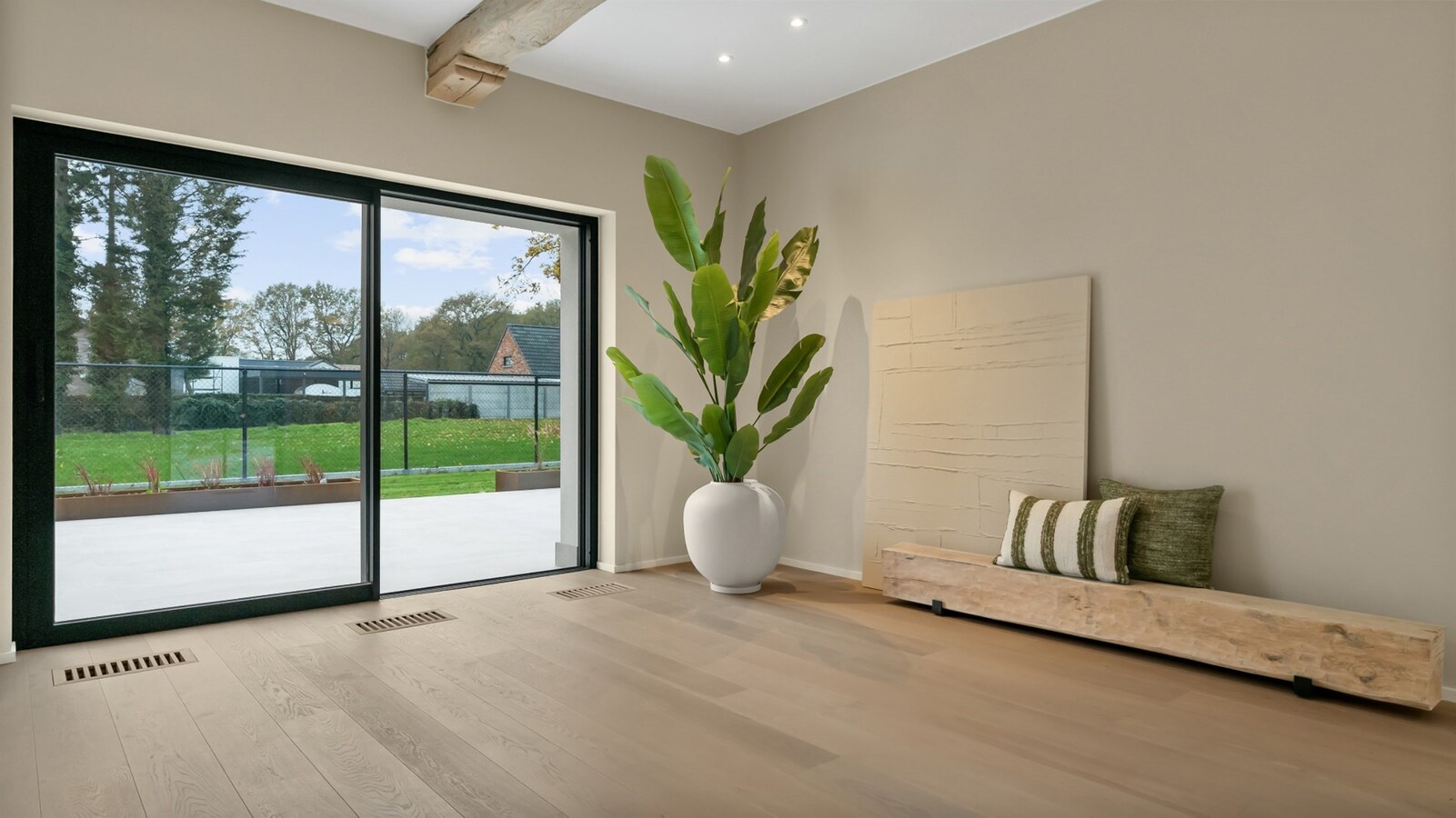 Luxueus landhuis met binnen- en buitenpiste en paardenstallen op een domein van ca. 3 ha te As 