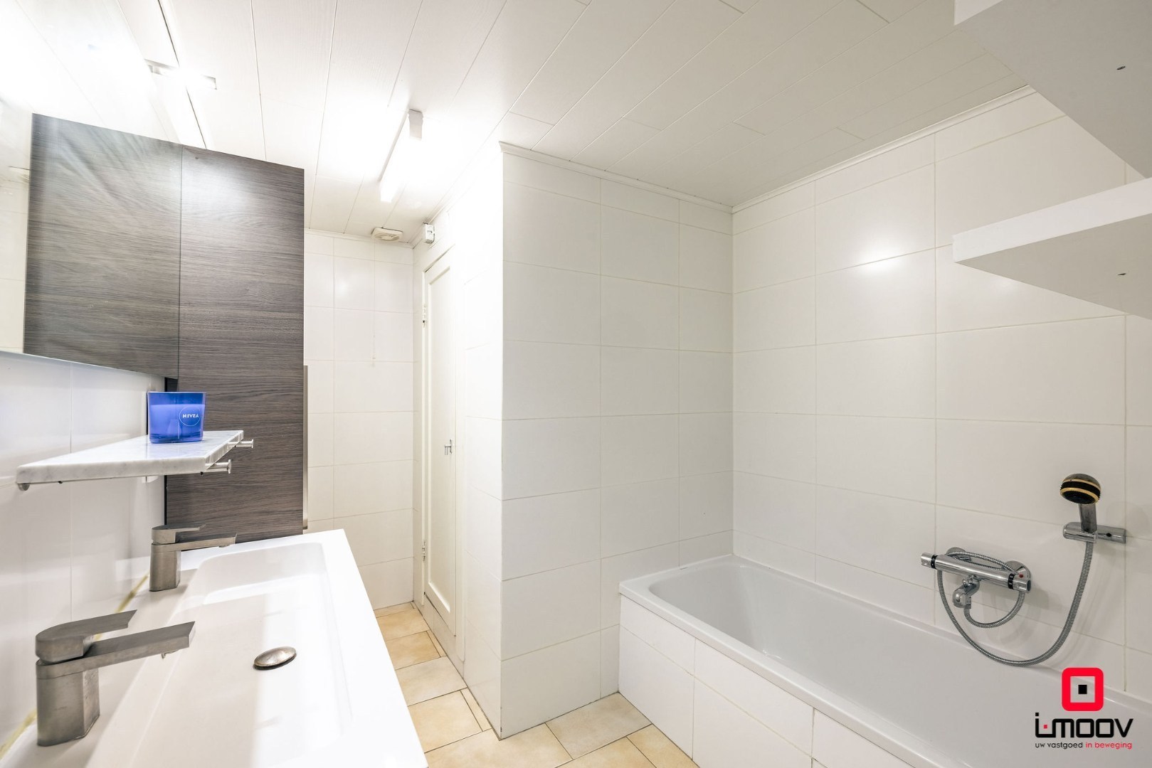 Vrijstaande woning met 5 slaapkamers en polyvalente loods te De Pinte 