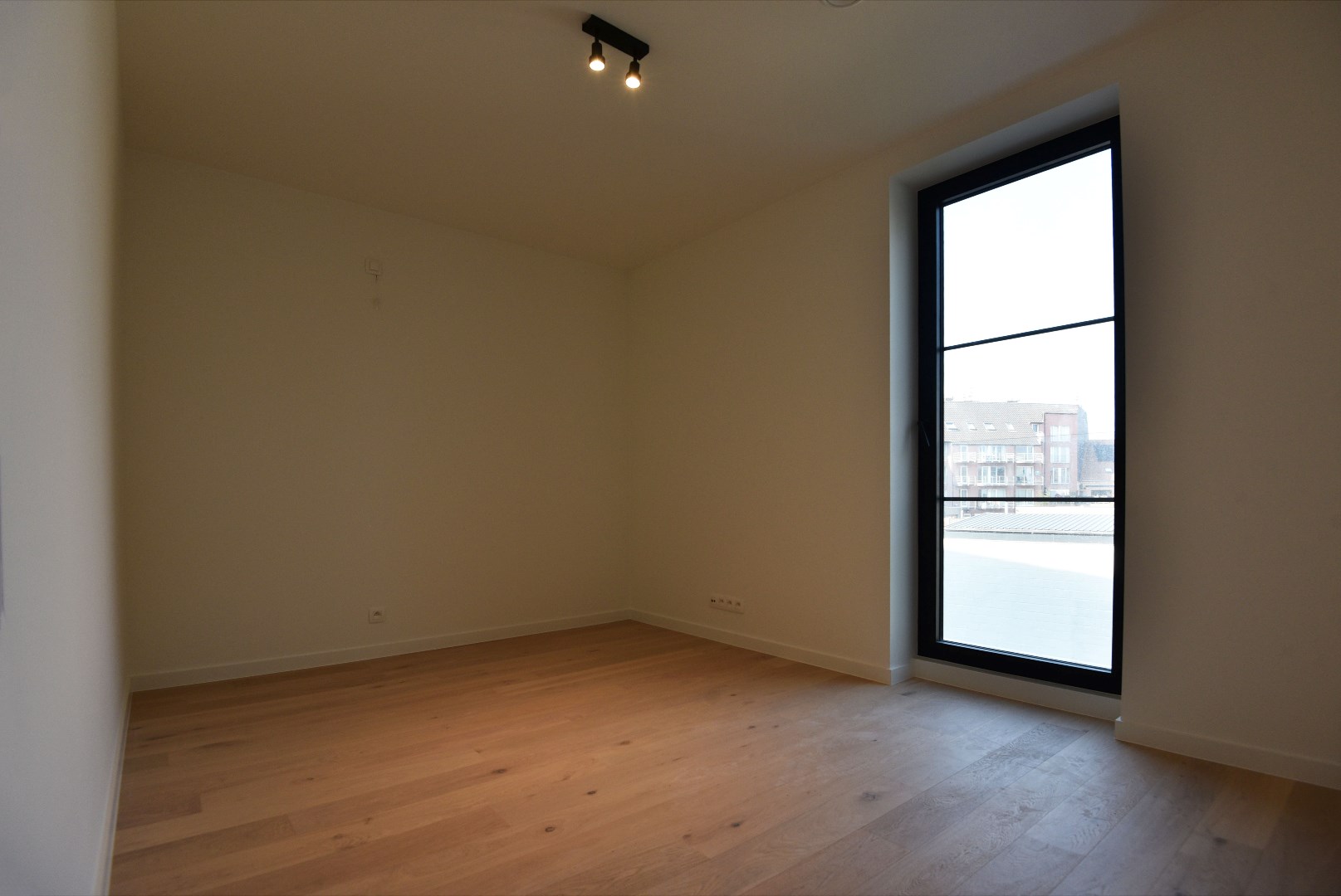 Nieuwbouwappartement met 2 slpks, autostaanplaats en terras te Maldegem centrum 