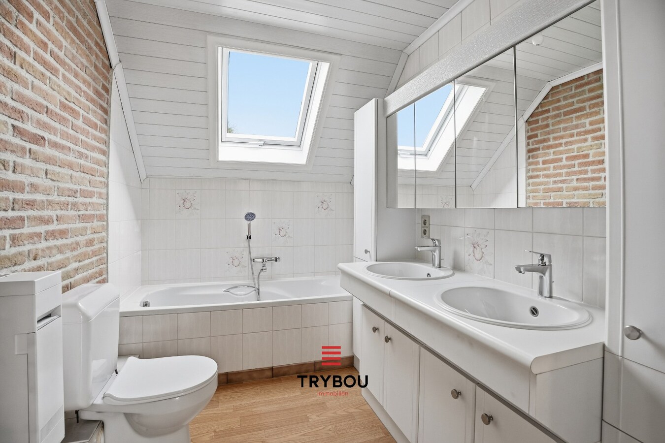 Ruime halfopen woning met 6 slaapkamers in Houthulst! 